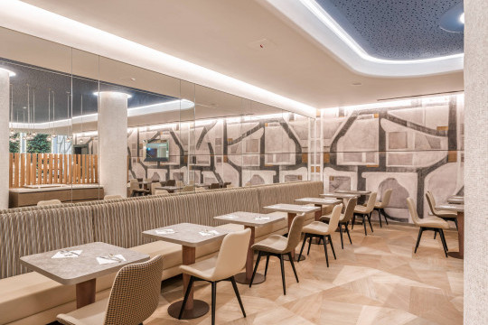 hotel firenze in la spezia with dalia chairs by midj