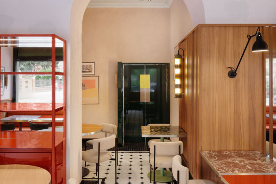 Punto e Pasta restaurant with MIDJ design chairs 