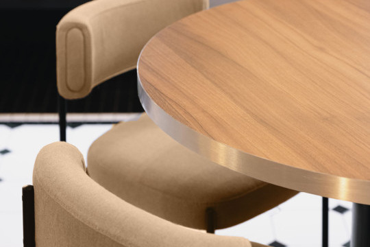 Punto e Pasta restaurant with MIDJ design chairs 